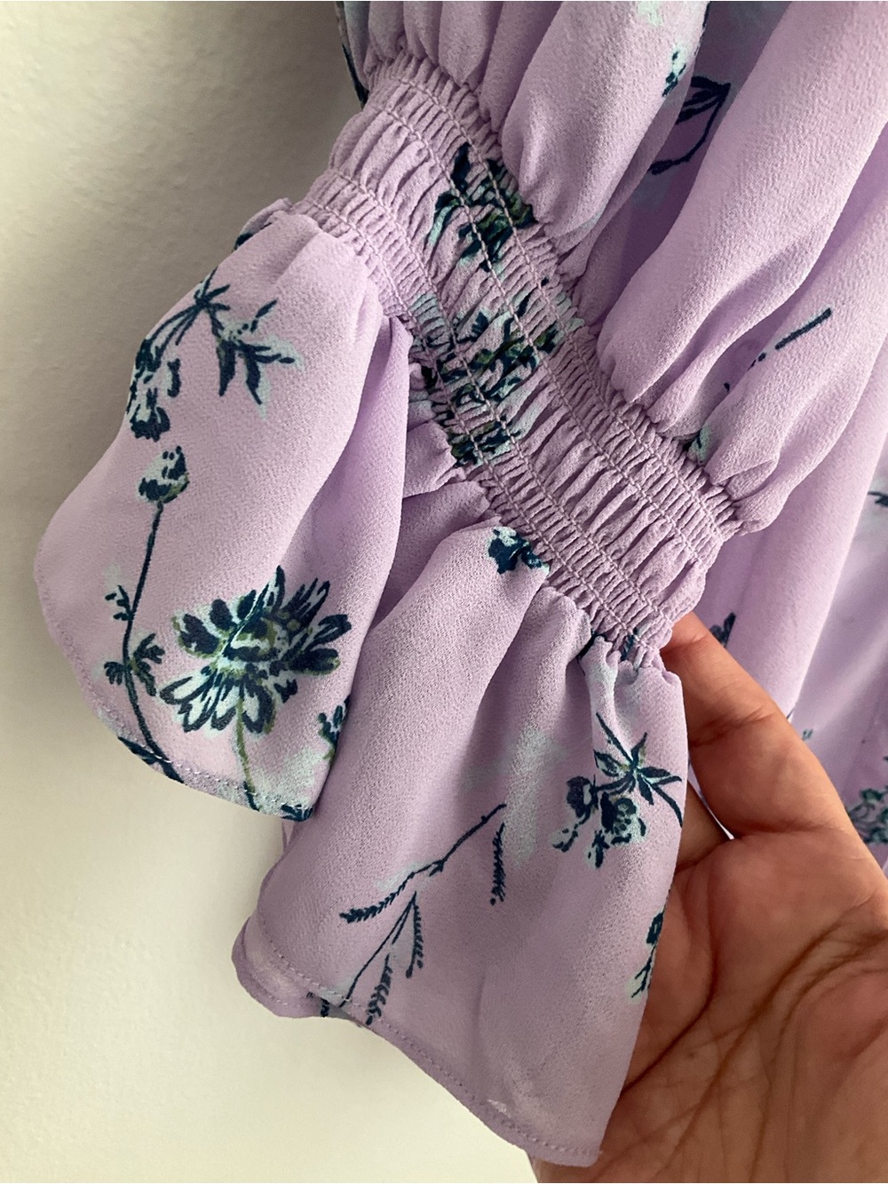 Cinq a Sept Jennings Medium Lilac Floral Pintuck Button Front V-Neck Blouse EUC - Picture 7 of 13